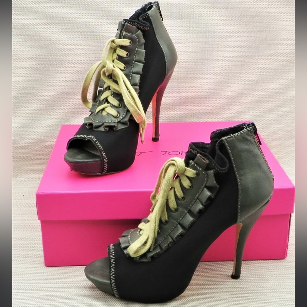 Rare Betsey Johnson open toe lace up heel booties size 10 without box